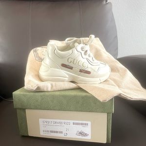 Toddler Gucci sneakers size 21
